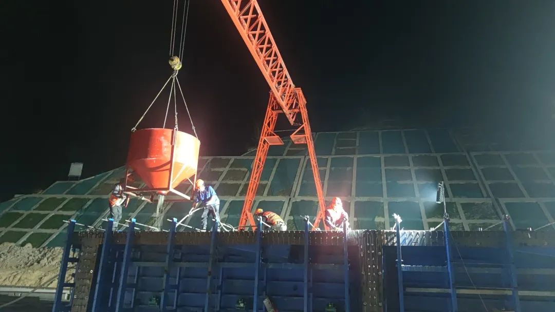 2023-3-2-那兴项目首片40米T梁顺利浇筑 金光祥到现场指导.jpg